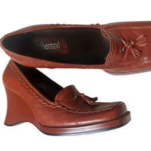 To the Max red leather platform loafers size 8 great used condition. Academia